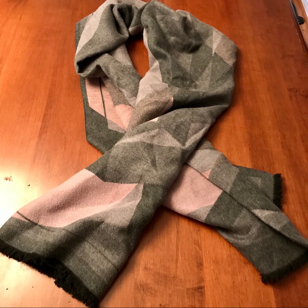 NWOT Soft and Modern Geometric Scarf - Soia & Kyo